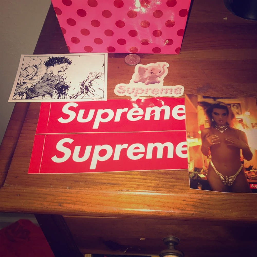 Supreme stickers 7per sticker, or 25$ for the set!